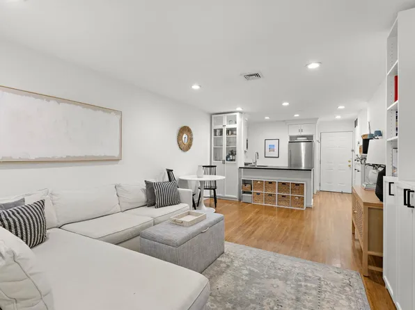 1001 Clinton Street image 5 of 24