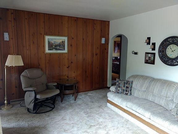 2nd image of 915 S 8th Ave