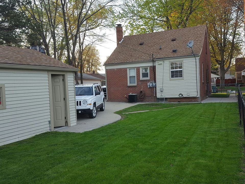 2nd image of 1453 Mayflower Ave