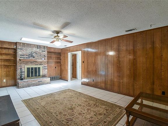 2nd image of 1122 Westlake Dr