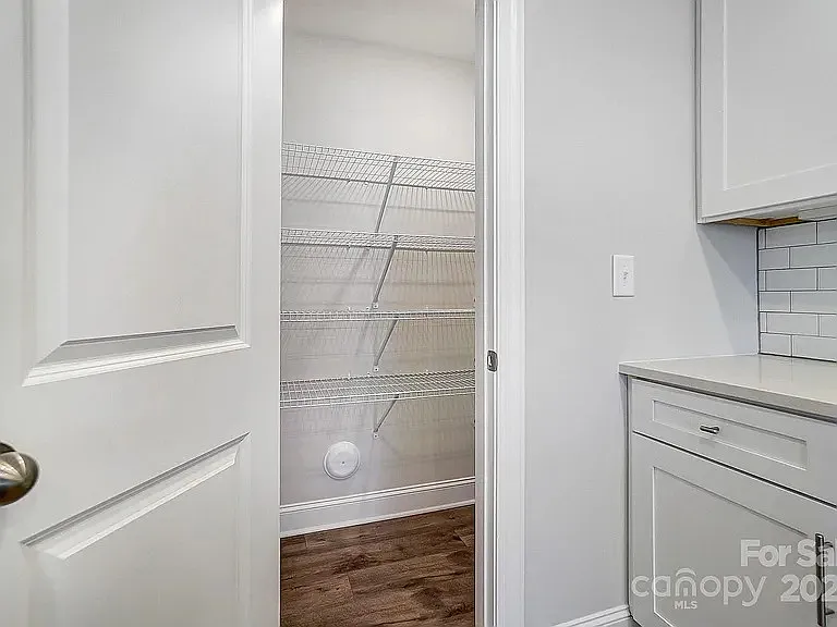 Walk-in Pantry Room