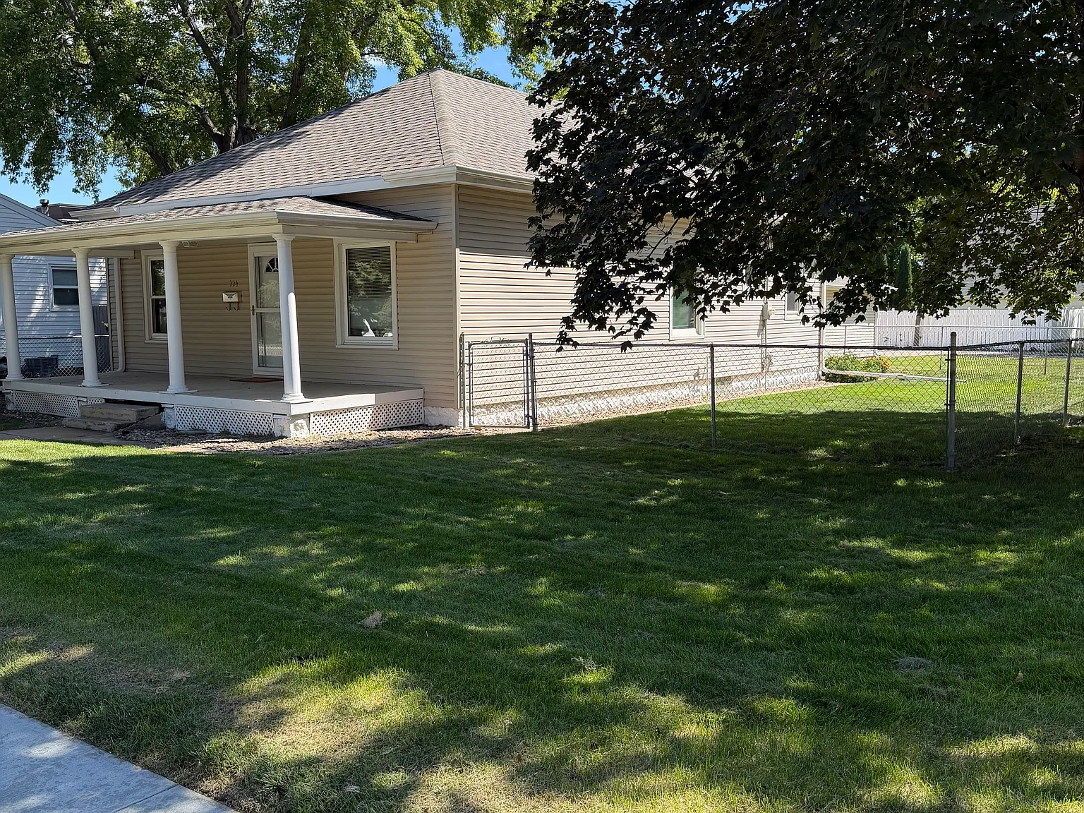 3 bed, 1176 sqft, $2,100 — Photo 1