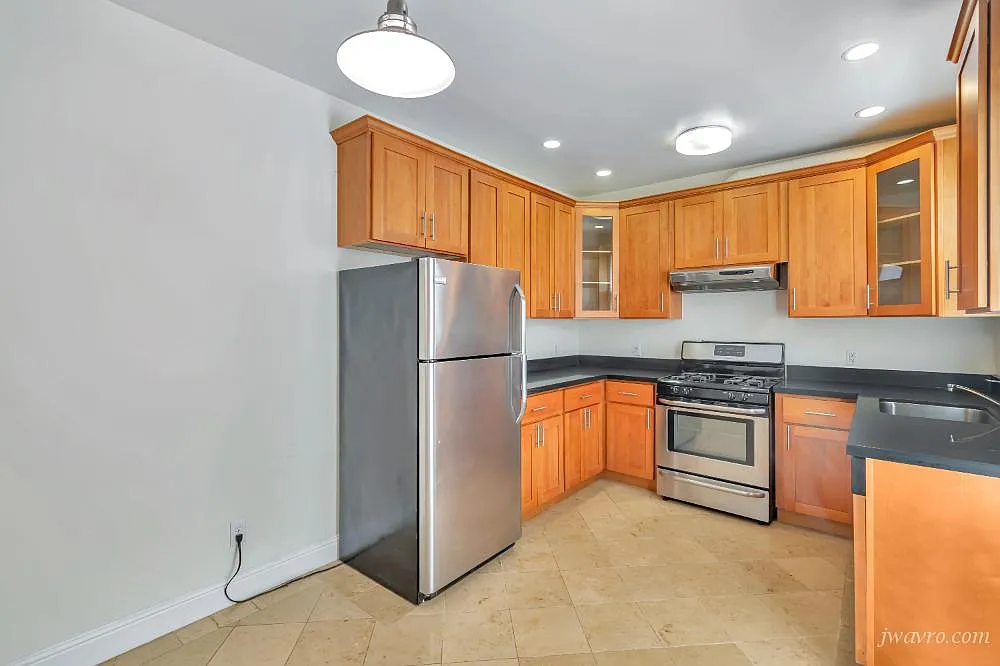 Prime Inner Sunset Spacious Studio w/ HW Floors! Must See! — Photo 4