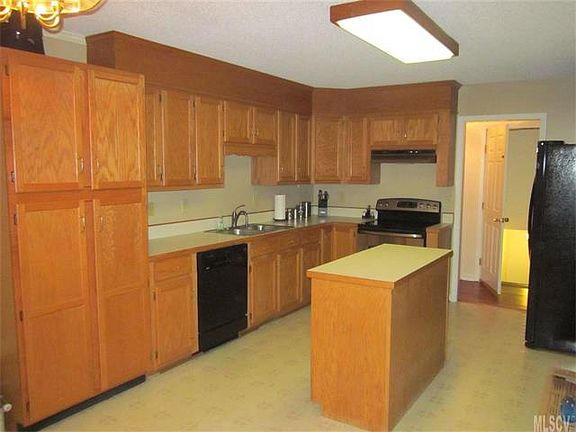 3rd image of 1376 Billings Dr