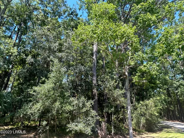 17 Downing Dr, Beaufort, SC 29907