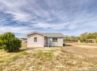 1704 17th St, Hondo, TX 78861