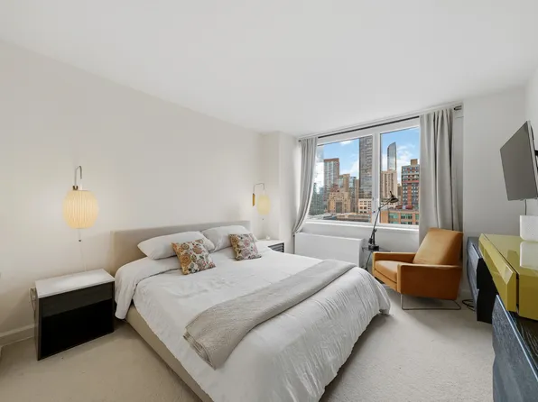 100 Riverside Boulevard image 9 of 11