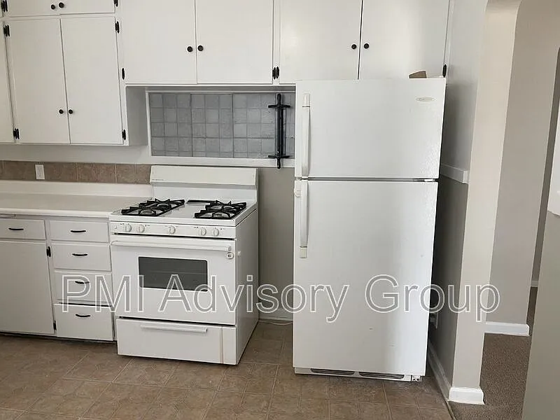 2 bed, 1.0 bath, 720 sqft, $1,050 — Photo 4