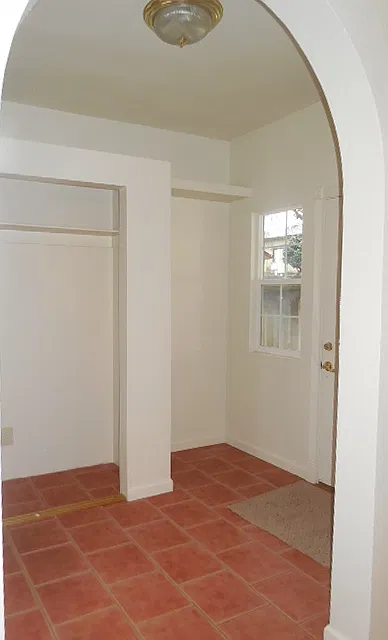 Two Story 3 Bed 2.5 Bath House In Shasta Lake City — Photo 3