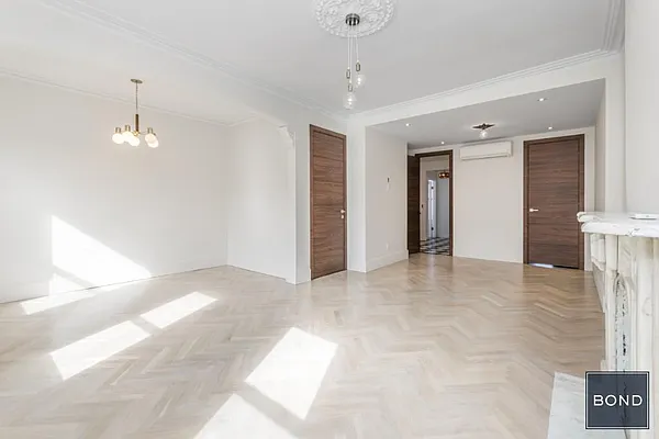 Sold by Bond New York | media 10