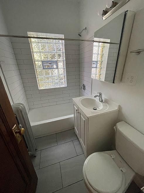 1st image of 5012 N Hermitage Ave #2W