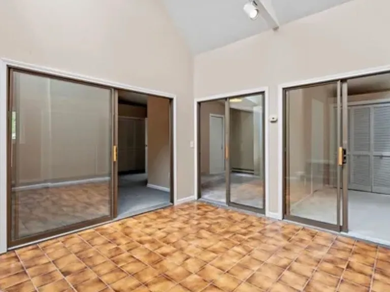 621 Valley Rd — Photo 13