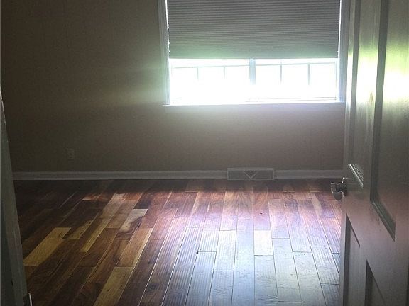 4th image of 162 Carlton Avenue
