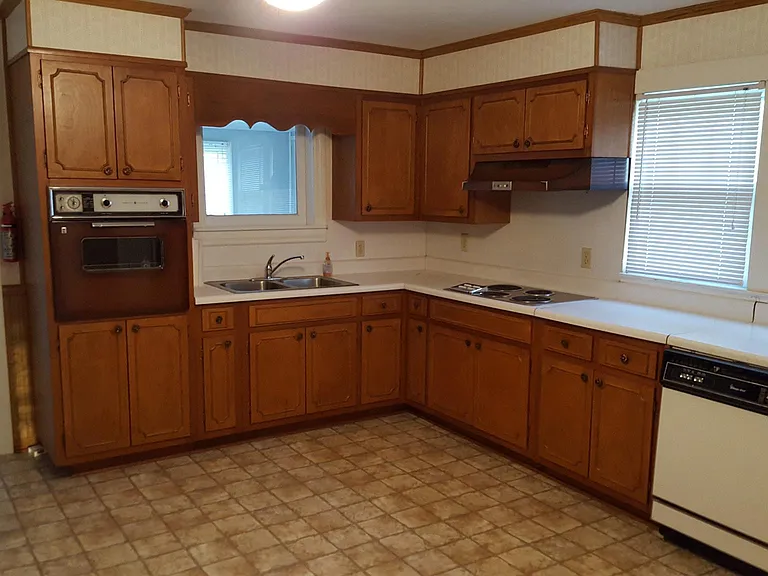 Eat-in Kitchen