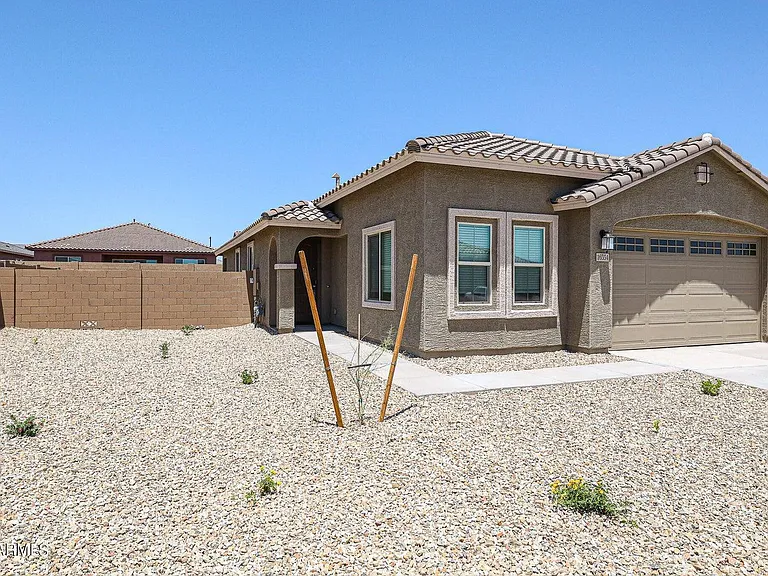 16554 W Questa Dr — Photo 2