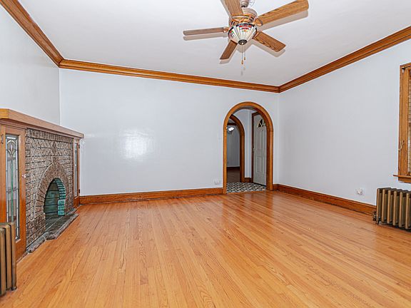 4th image of 5253 W Wrightwood Ave