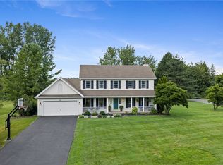 1454 Chigwell Ln N, Webster, NY 14580