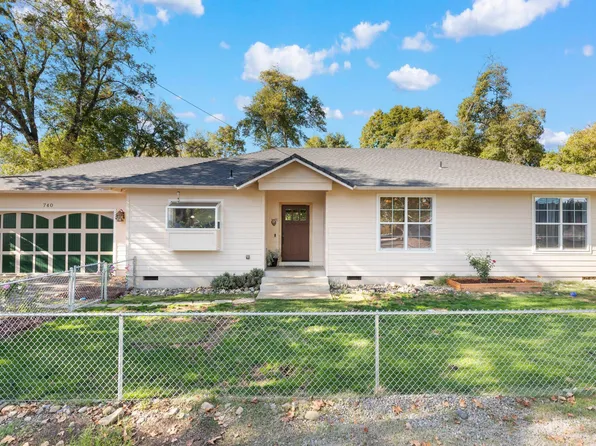 740 S Shasta Ave, Eagle Point, OR 97524