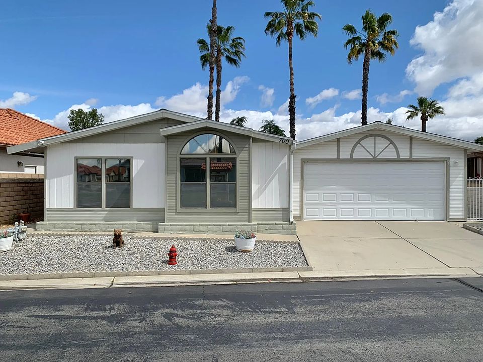 1st image of 700 Bahama Dr