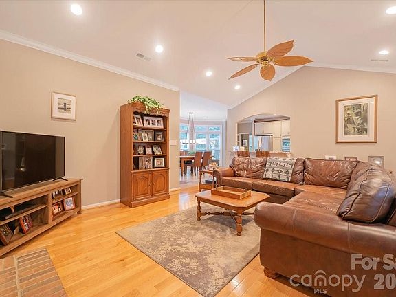 4th image of 15614 Warm Springs Ct