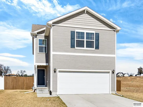 9438 Reynolds St, Omaha, NE 68122