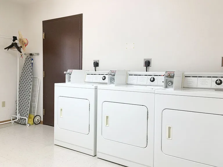 Dakota Terrace Apartments — Photo 9