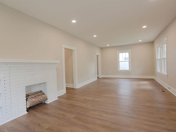 3rd image of 115 N Spruce St