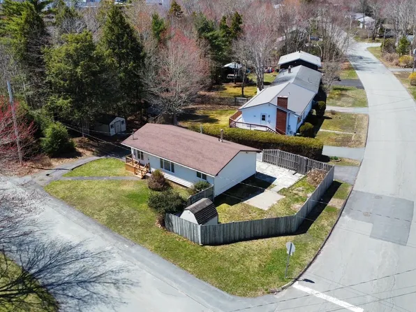 293 Kydd St, Bridgewater, NS B4V 3H2