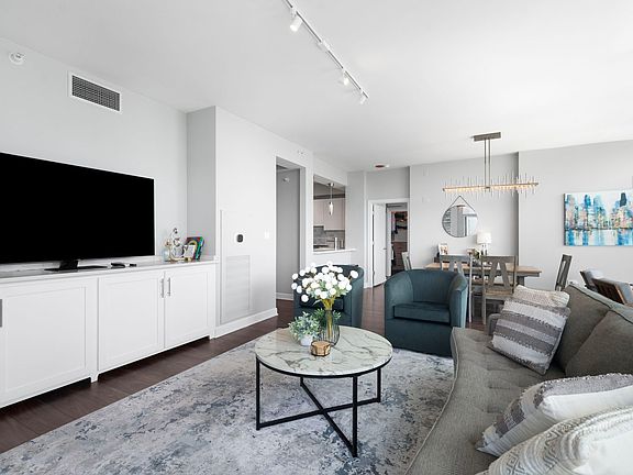 5th image of 1201 S Prairie Ave #3605