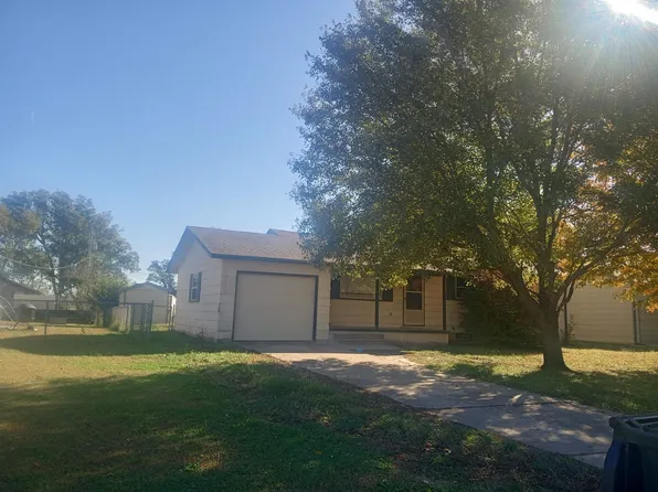 806 Walnut St, Halstead, KS 67056