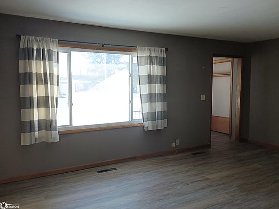 5th image of 409 6th St SW