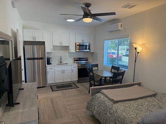 2nd image of 15142 Moorpark St #106