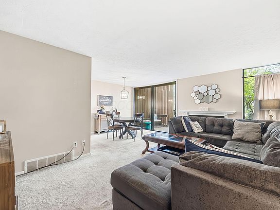 5th image of 4945 Whistlewood Ln #9