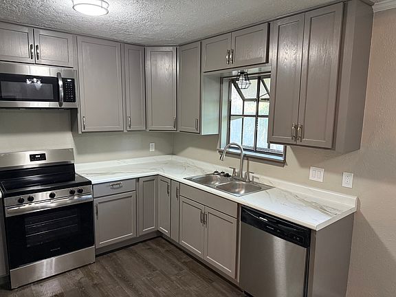 5th image of 4575 Arthur St