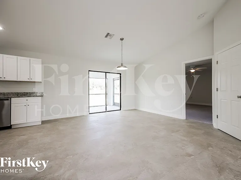 2506 63rd St W — Photo 4