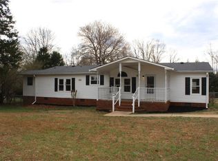 101 Breezewood Dr, Walhalla, SC 29693