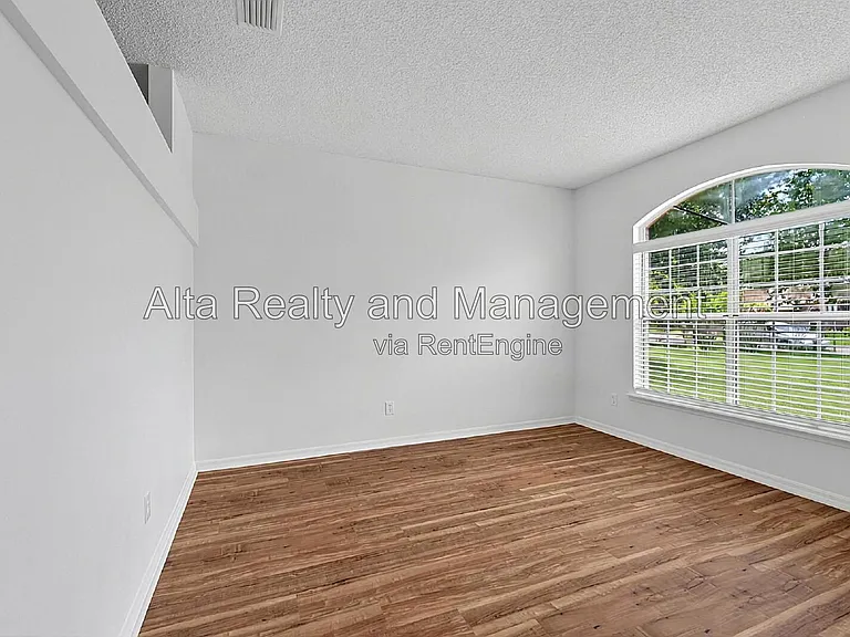 8426 Country Bend Cir W — Photo 8