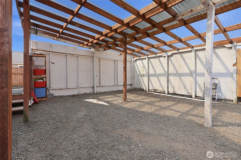 4th image of 203 S Academy Street