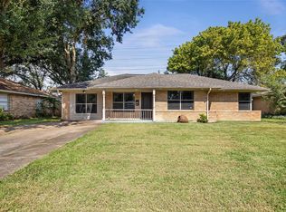 2106 Stonecrest Dr, Houston, TX 77018