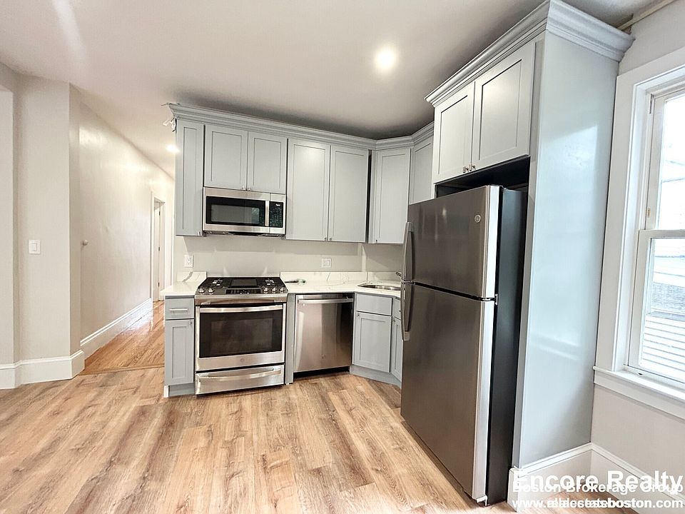 1st image of 102 Buttonwood St #8
