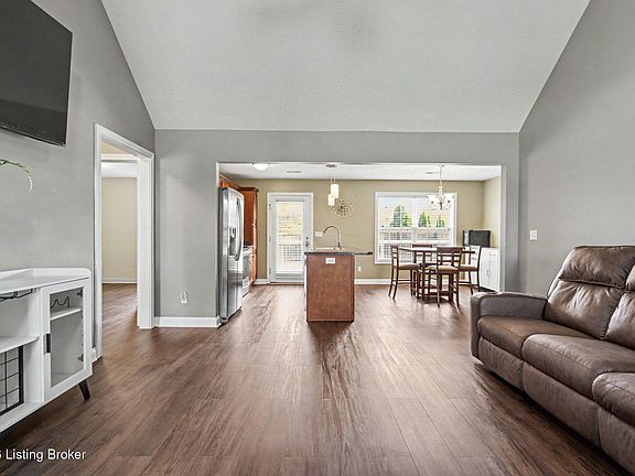 3rd image of 298 Eagle Feather St