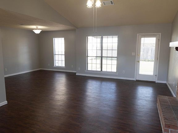 2nd image of 6501 Ashton Cir