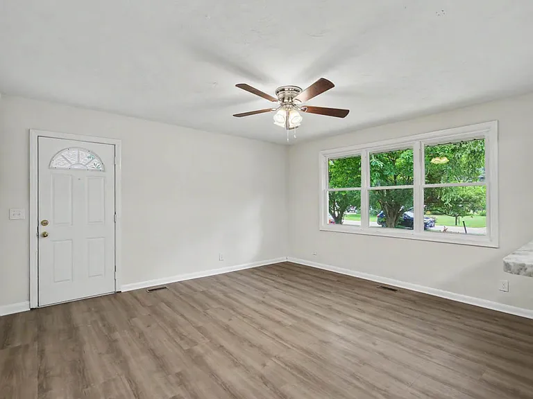 1221 Burlington Rd — Photo 13