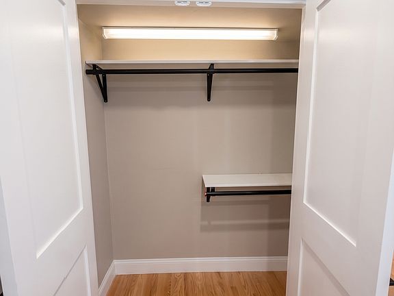 4th image of 6 Endicott Ct #1