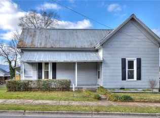 724 College St, Calhoun, GA 30701