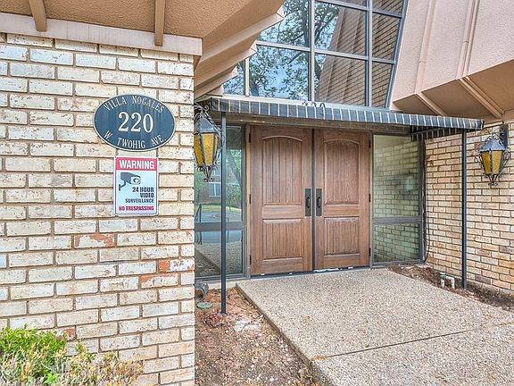 5th image of 220 W Twohig Ave APT I