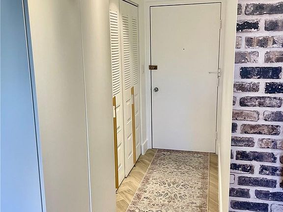 5th image of 1600 SE 15 #309