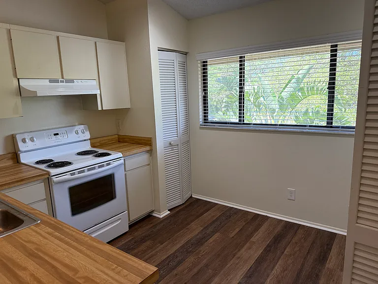 5182 Harpers Croft St #24 — Photo 5