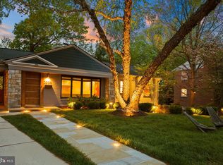 2006 Scroggins Rd, Alexandria, VA 22302