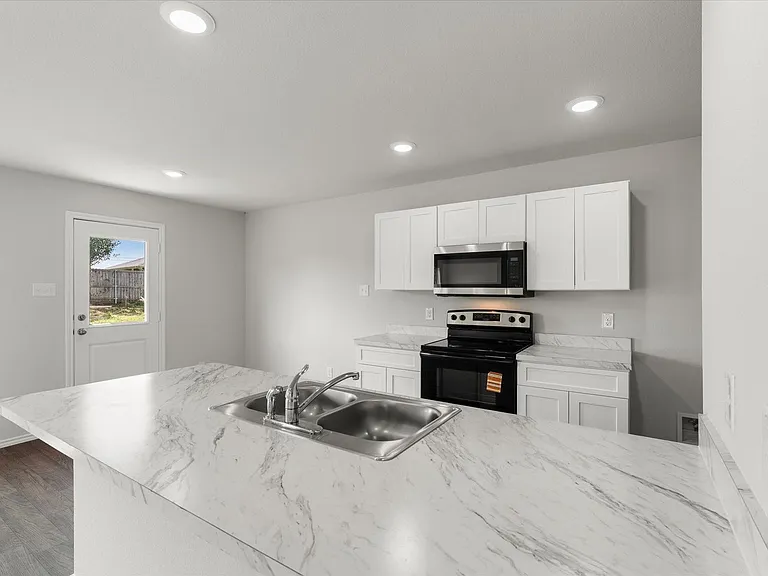 293 Victory Dr — Photo 7